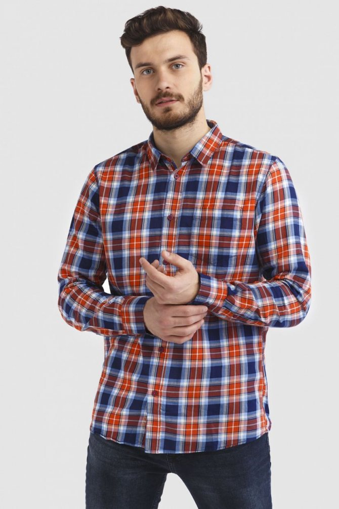 как носить рубашку с футболкой мужчине