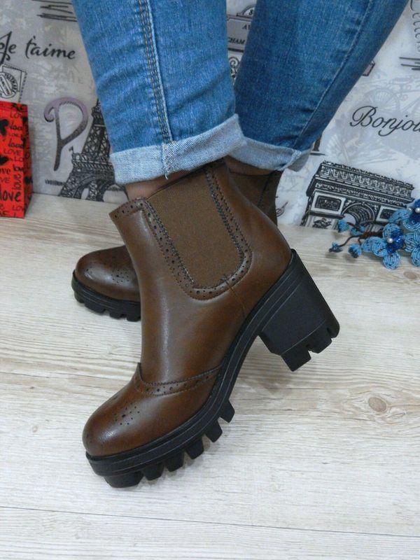 коричневые ботинки на тракторной платформе