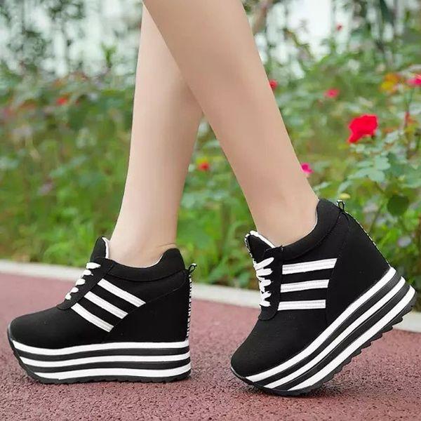 кроссовки на ровной платформе