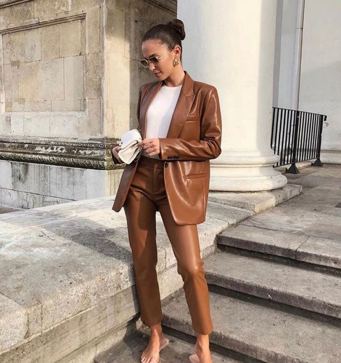Модные женские брючные костюмы 2021-2022: главные тренды и новинки сезона