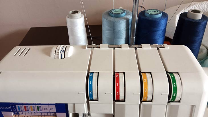 оверлок заправленный в 4 нити