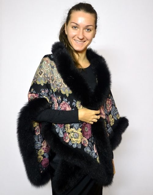 Пончо и павлопосадского платка