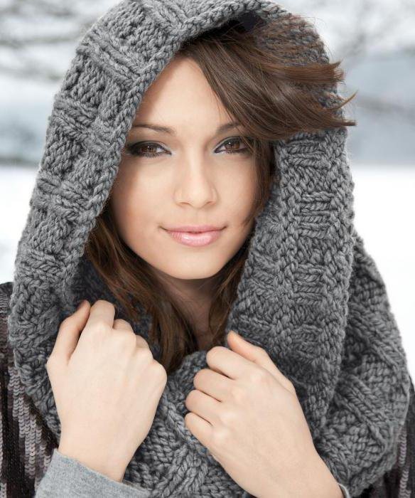 Как связать красивый женский шарф снуд спицами для начинающих? Как вязать снуд в один и два оборота спицами, сколько петель набирать, какой узор выбрать?