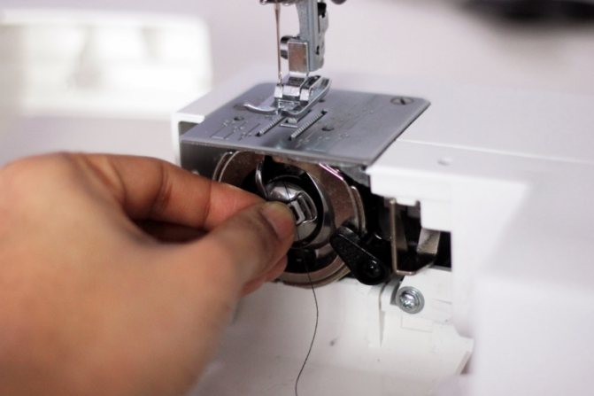 Регулировка нижнего нитенатяжителя